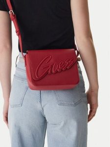 Guess Torebka J3YZ32 WG730 Czerwony. Czerwone listonoszki Guess, z aplikacjami, ze skóry, bez dodatków. Za 148,99 zł.