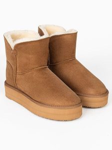 ISLAND BOOT Botki zimowe "Chloe" w kolorze jasnobrązowym rozmiar: 39. Brązowe botki Island Boot, na zimę, bez wzorów, bez obcasa, bez zapięcia. Za 220,12 zł.