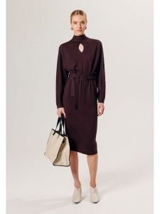 Rodier Wełniana sukienka w kolorze fioletowym rozmiar: XL. Różowe sukienki Rodier, na co dzień, xl, bez wzorów, z tkaniny, klasyczne, bez kołnierzyka, bez ramiączek, midi, proste. Za 492,45 zł.