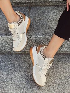 Belucci Sneakersy w kolorze beżowym rozmiar: 39. Brązowe trampki Belucci, bez wzorów, bez zapięcia. Za 106,13 zł.