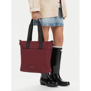Torebka Hunter. Czerwone torebki klasyczne Hunter, bez wzorów, bez dodatków. Za 229,99 zł.