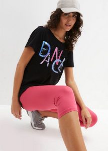 T-shirt z nadrukiem w stylu retro. Czarne t-shirty bonprix, bez wzorów, bez kołnierzyka, bez ramiączek. Za 59,99 zł.