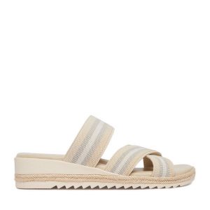 Klapki Go Soft. Brązowe klapki Go Soft, bez wzorów, bez obcasa. Za 119,99 zł.