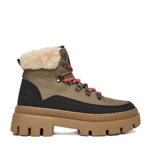 Trzewiki Beverly Hills Polo Club. Brązowe botki Beverly Hills Polo Club, bez wzorów, bez obcasa, na płaskiej podeszwie, bez zapięcia. Za 299,99 zł.