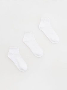 Krótkie skarpetki z wiskozą 3 pack - złamana biel. Skarpetki Reserved, bez wzorów, z wiskozy. Za 39,99 zł.