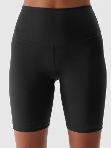 4F Szorty sportowe w kolorze czarnym rozmiar: S. Czarne spodenki sportowe 4f, s, bez wzorów, z materiału, outdoorowe. Za 68,95 zł.