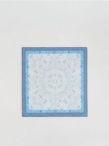 Jedwabna apaszka - niebieski. Niebieskie apaszki i chusty Reserved, bez wzorów, z jedwabiu. Za 79,99 zł.