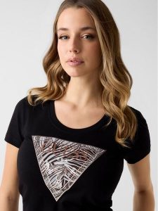 Guess T-Shirt 182454 Czarny Classic Fit. Czarne t-shirty Guess, s, z aplikacjami, bez kołnierzyka, bez ramiączek. Za 194,99 zł.