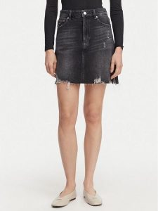 Tommy Jeans Spódnica jeansowa DW0DW22715 Czarny Mom Fit. Czarne spódnice Tommy Jeans, m, bez wzorów, z bawełny. Za 329,99 zł.