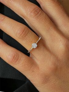 OR Carats Złoty pierścionek z diamentem rozmiar: 50. Szare pierścionki OR Carats, z diamentem, złote. Za 1 043,99 zł.