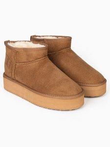 ISLAND BOOT Botki "Miley" w kolorze jasnobrązowym rozmiar: 39. Brązowe botki Island Boot, bez wzorów, bez obcasa, bez zapięcia. Za 179,64 zł.