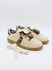 Bellucci Sneakersy w kolorze beżowym rozmiar: 41. Brązowe trampki Bellucci, z aplikacjami, bez zapięcia. Za 117,99 zł.