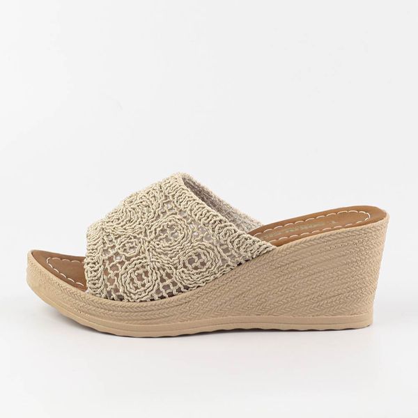 Beżowe plecione klapki damskie na koturnie T.Sokolski 321. Brązowe klapki Sokolski, bez wzorów, z tkaniny, bez obcasa, na koturnie. Za 139,00 zł.