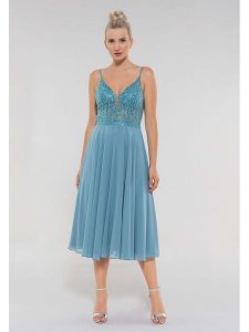 SWING Sukienka w kolorze turkusowym rozmiar: 36. Niebieskie sukienki Swing, bez wzorów, bez kołnierzyka, bez ramiączek, midi. Za 323,50 zł.