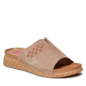 Klapki Go Soft. Brązowe klapki Go Soft, bez wzorów, bez obcasa. Za 149,99 zł.