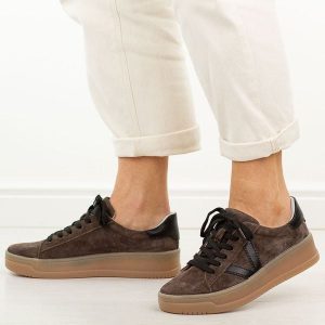 Brązowe skórzane półbuty damskie Vinceza 79597. Brązowe półbuty VINCEZA, na jesień, bez wzorów, z jeansu, z okrągłym noskiem, bez obcasa, na płaskiej podeszwie, bez zapięcia. Za 239,00 zł.