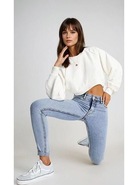 Monki Dżinsy - Slim fit - w kolorze błękitnym rozmiar: W28. Niebieskie jeansy Monki, bez wzorów, z podwyższonym stanem. Za 66,00 zł.