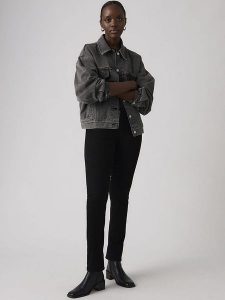 Levi's Dżinsy "712" - Slim fit - w kolorze czarnym rozmiar: W30/L32. Czarne jeansy Levi's®, z aplikacjami. Za 247,25 zł.