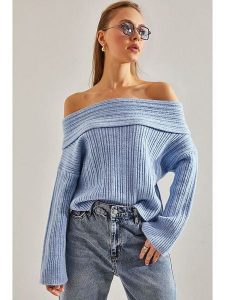 Bianco Lucci Sweter w kolorze błękitnym rozmiar: onesize. Niebieskie swetry oversize Bianco Lucci, bez wzorów, bez ramiączek. Za 100,99 zł.