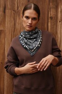 APASZKA ROMI GRAFITOWA One size - Flawless. Szare apaszki i chusty Flawless, bez wzorów, eleganckie. Za 197,00 zł.