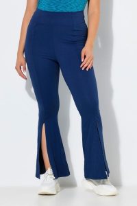 Damskie Legginsy funkcyjne rozszerzane nogawki kieszeń zapinana na zamek. Niebieskie legginsy Ulla Popken, bez wzorów, z elastanu, z podwyższonym stanem. Za 239,99 zł.