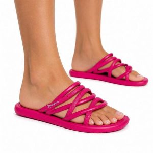 Klapki damskie Ipanema 83606 MEU SOL SLIDER FEM. Czerwone klapki Ipanema, bez wzorów, z materiału, bez obcasa. Za 45,00 zł.