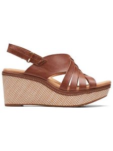 Clarks Skórzane sandały "Elleri Grace" w kolorze jasnobrązowym rozmiar: 37,5. Brązowe sandały Clarks, bez wzorów, z otwartym noskiem, bez obcasa, na koturnie, bez zapięcia. Za 202,03 zł.