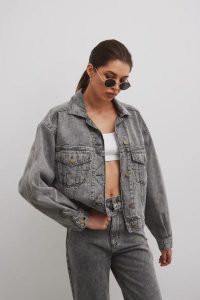 Kurtka jeansowa w kolorze FADED GREY - RUBI. Szare kurtki Marsala, bez wzorów, z denimu, bez kaptura. Za 529,90 zł.