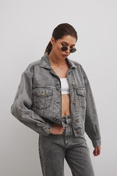 Kurtka jeansowa w kolorze FADED GREY - RUBI. Szare kurtki Marsala, bez wzorów, z denimu, bez kaptura. Za 529,90 zł.