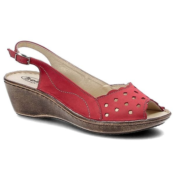 Sandały damskie Helios, skórzane ażurowe i zapinane sprzączką, czerwone, 605. Czerwone sandały Helios, w ażurowe wzory, ze skóry, bez obcasa, na koturnie, bez zapięcia. Za 129,00 zł.