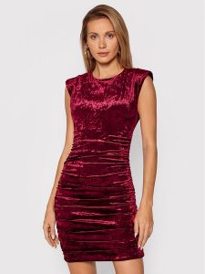 Guess Sukienka koktajlowa Charlie W1BK19 KATV1 Bordowy Slim Fit. Czerwone kombinezony Guess, xs, z aplikacjami, z syntetyku, wizytowe, bez kołnierzyka, bez ramiączek. Za 349,00 zł.