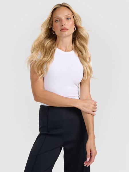 4F T-shirt slim gładki damski - biały XL. Białe t-shirty 4f, xl, bez wzorów, bez kołnierzyka, bez ramiączek. W wyprzedaży za 39,99 zł.