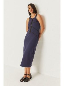 SKFK Sukienka "Dei" w kolorze granatowym rozmiar: 42. Niebieskie sukienki SKFK, bez wzorów, sportowe, bez kołnierzyka, bez ramiączek, maxi, sportowe. Za 295,99 zł.