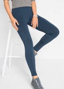 Legginsy termiczne z wygodnym paskiem. Niebieskie legginsy bonprix, bez wzorów. Za 57,99 zł.
