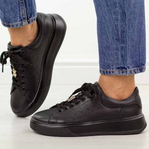 Czarne skórzane półbuty damskie Cambell 19379. Czarne półbuty Cambell, na jesień, bez wzorów, z jeansu, bez obcasa, bez zapięcia. Za 239,00 zł.