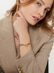 Guess Bransoletka JUBB05 016JW Złoty. Żółte bransoletki Guess, metalowe. Za 279,99 zł.