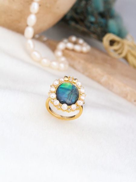 L'Atelier de Gaia Pozłacany pierścionek z cyrkoniami i perłami rozmiar: onesize. Niebieskie pierścionki L'Atelier de Gaia, z cyrkonią, pozłacane. Za 83,42 zł.