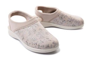 SANITAL FLEX 8232.36 beige, sandały damskie. Brązowe sandały Sanital-Flex, bez wzorów, bez obcasa, na koturnie, bez zapięcia. Za 151,92 zł.