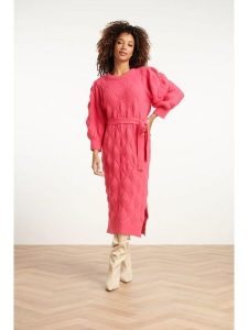 Smashed Lemon Sukienka dzianinowa w kolorze różowym rozmiar: XS. Różowe sukienki Smashed Lemon, na co dzień, xs, bez wzorów, z dzianiny, bez kołnierzyka, bez ramiączek, midi, proste. Za 165,99 zł.