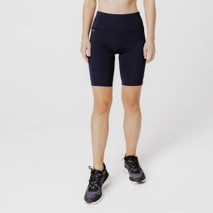 Legginsy do biegania krótkie damskie Kiprun Run 500 Comfort. Czarne legginsy KIPRUN, bez wzorów, z materiału, krótkie. Za 69,99 zł.