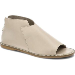 Beżowe Sandały Chebello Damskie Modne Buty Letnie. Brązowe sandały CheBello, bez wzorów, ze skóry, bez obcasa, na płaskiej podeszwie, bez zapięcia. Za 259,00 zł.