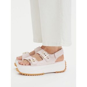 Sandały Converse. Czerwone sandały Converse, bez wzorów, bez obcasa, na płaskiej podeszwie, bez zapięcia. Za 339,99 zł.