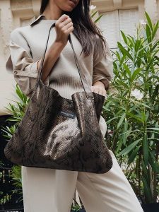 Maison héritage PARIS Skórzany shopper bag "Ori" w kolorze jasnobrązowym - 45 x 35 cm rozmiar: onesize. Brązowe shopper bag Maison héritage PARIS, bez wzorów, z materiału, na ramię, bez dodatków. Za 304,99 zł.