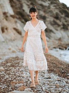 Isla Bonita by SIGRIS Sukienka w kolorze beżowym rozmiar: XL. Brązowe sukienki Isla Bonita by SIGRIS, xl, bez wzorów, z bawełny, bez kołnierzyka, bez ramiączek, midi, rozkloszowane. Za 158,10 zł.