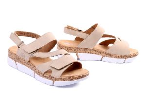 RIEKER V2366-60 beige, sandały damskie. Brązowe sandały Rieker, bez wzorów, bez obcasa, bez zapięcia. Za 209,93 zł.