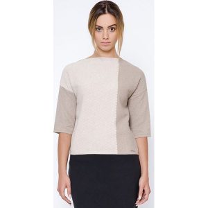 Bluzka w kolorze beżowym. Bluzki marki Far Far Fashion. W wyprzedaży za 79,95 zł.