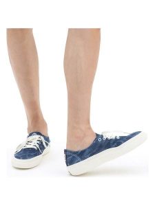 Vans Sneakersy w kolorze niebieskim rozmiar: 36. Niebieskie trampki Vans, bez wzorów, bez zapięcia. Za 140,53 zł.