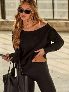 Milan Kiss Bluza w kolorze czarnym rozmiar: S. Czarne bluzy Milan Kiss, s, bez wzorów, bez kaptura. Za 113,99 zł.