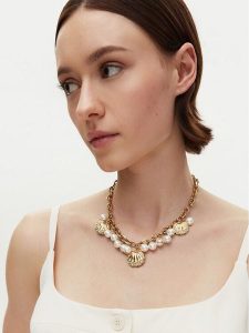 Guess Naszyjnik JUBN05 122JW Złoty. Żółte naszyjniki Guess, metalowe. Za 309,99 zł.