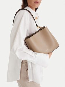 GINO ROSSI Torebka EO-LX10291 Beżowy. Brązowe torebki klasyczne Gino Rossi, bez wzorów, z materiału, bez dodatków. Za 279,99 zł.